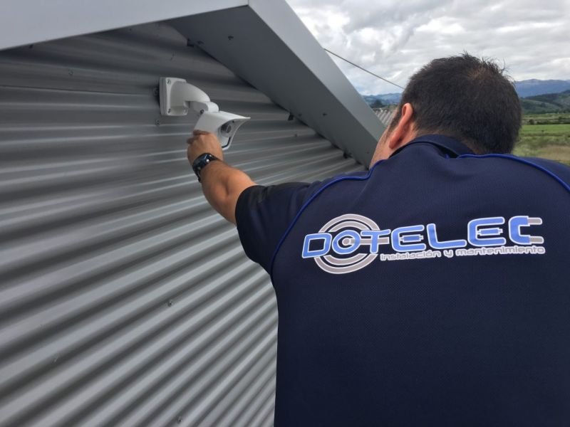 Instalación e Integración con Domótica KNX cámaras de vigilancia Mobotix en nave industrial en Cantabria